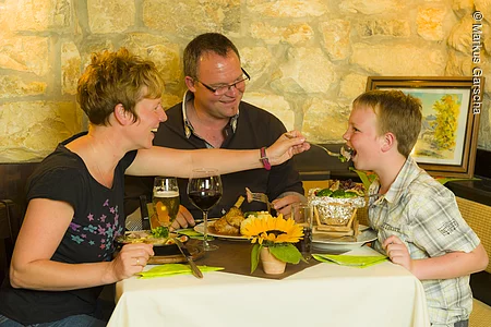 Essen mit der Familie (Tettau, Frankenwald)