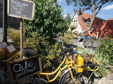 Radlerin in Sommerhausen (Sommershausen/Fränkisches Weinland)