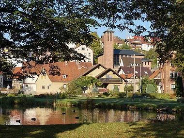 Park mit Aussicht auf evang. Kirche (Burgsinn, Spessart-Mainland)