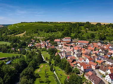 Weinort an der Romantischen Straße und an der Tauber (Liebliches Taubertal)