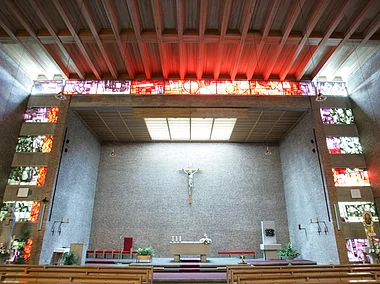 Altarraum neue Kirche St. Wolfgang (Hausen, Fränkische Schweiz)