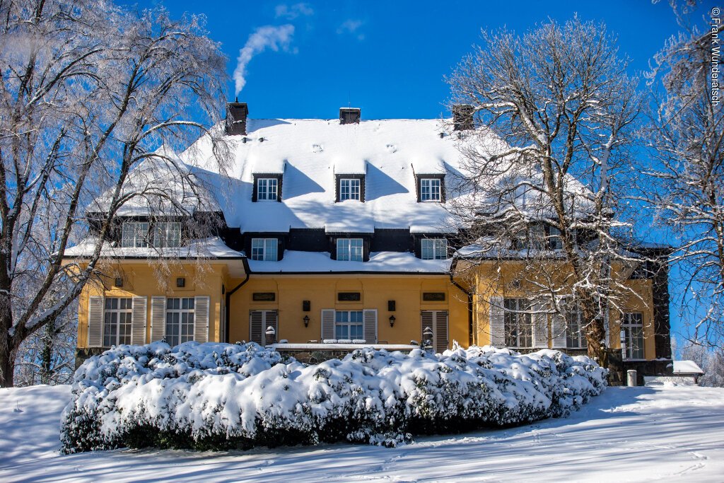 Gartenseite Haus Marteau im Schnee Ostseite